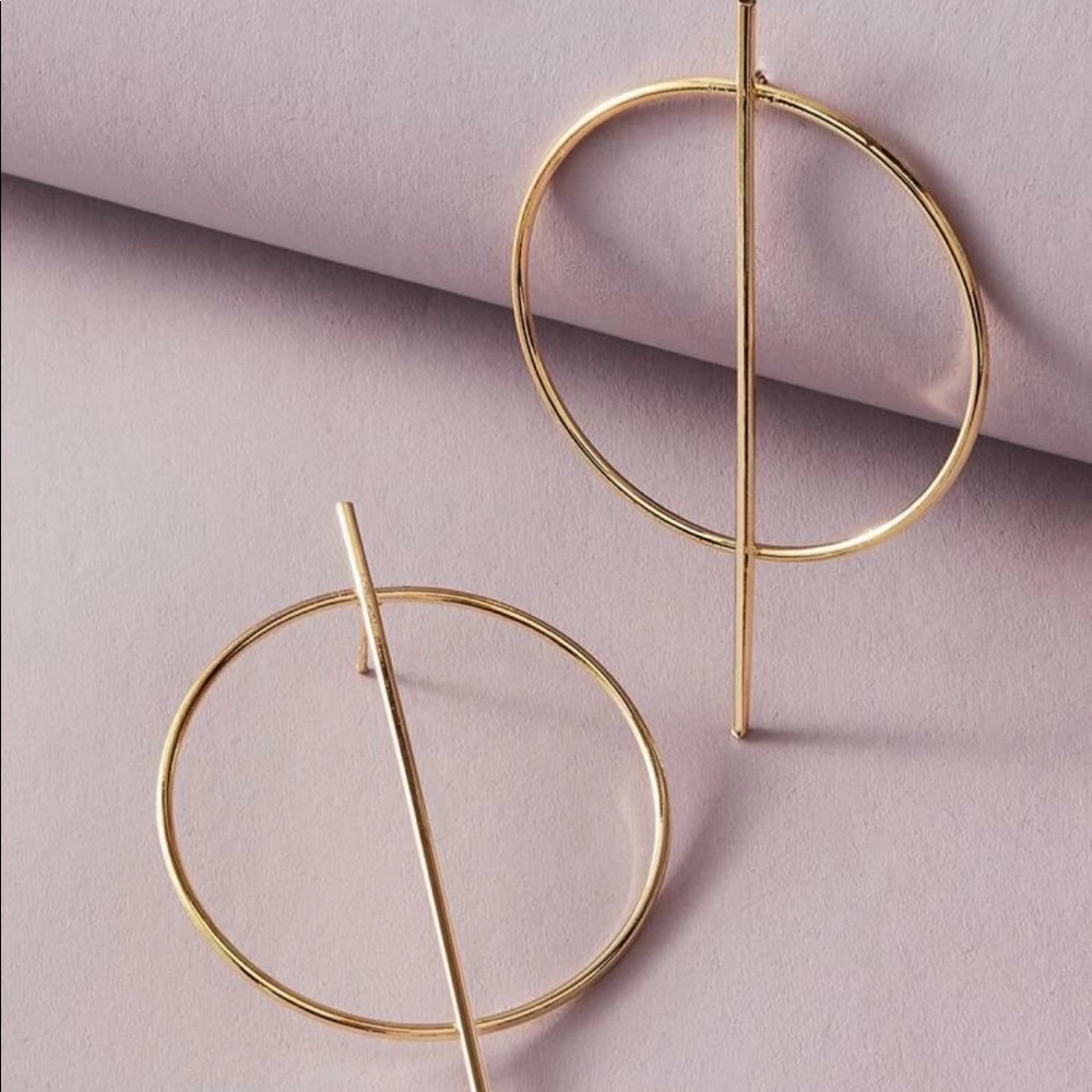 Moe (All Earrings 5/$30)